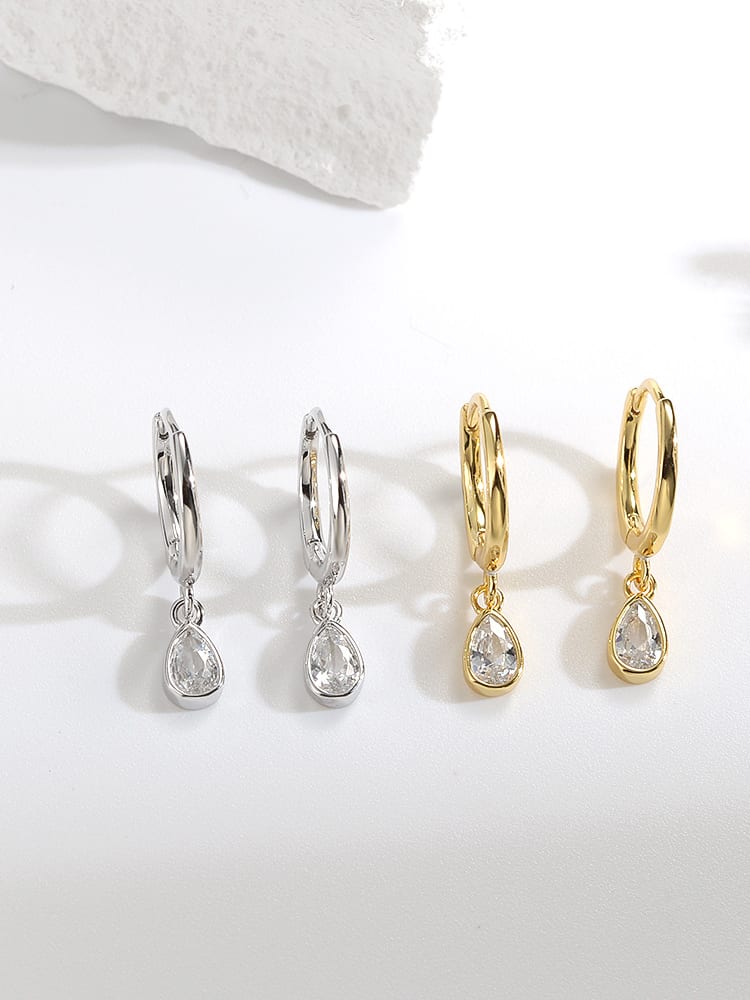 Ohrring aus 925er Sterlingsilber mit Zirkonia in Tropfenform